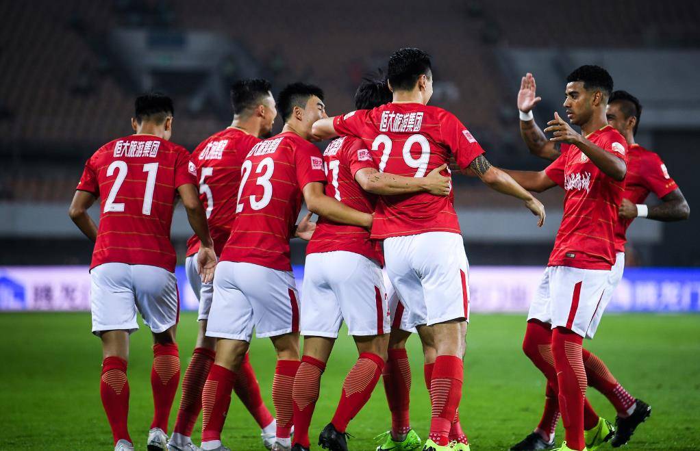 鲁能客场逼平上港，豪取关键一分