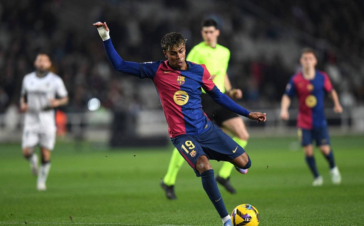 半岛体育在线-巴萨老将受伤，或将缺席关键比赛