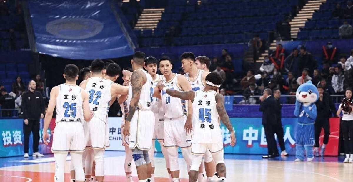 包含劲爆对战！赛场上球队为荣誉而全力拼杀的词条