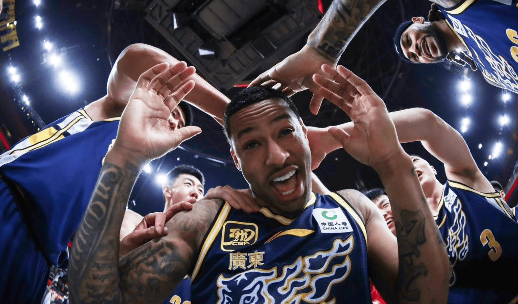 包含新晋球星表现抢眼，助球队获得连胜的词条