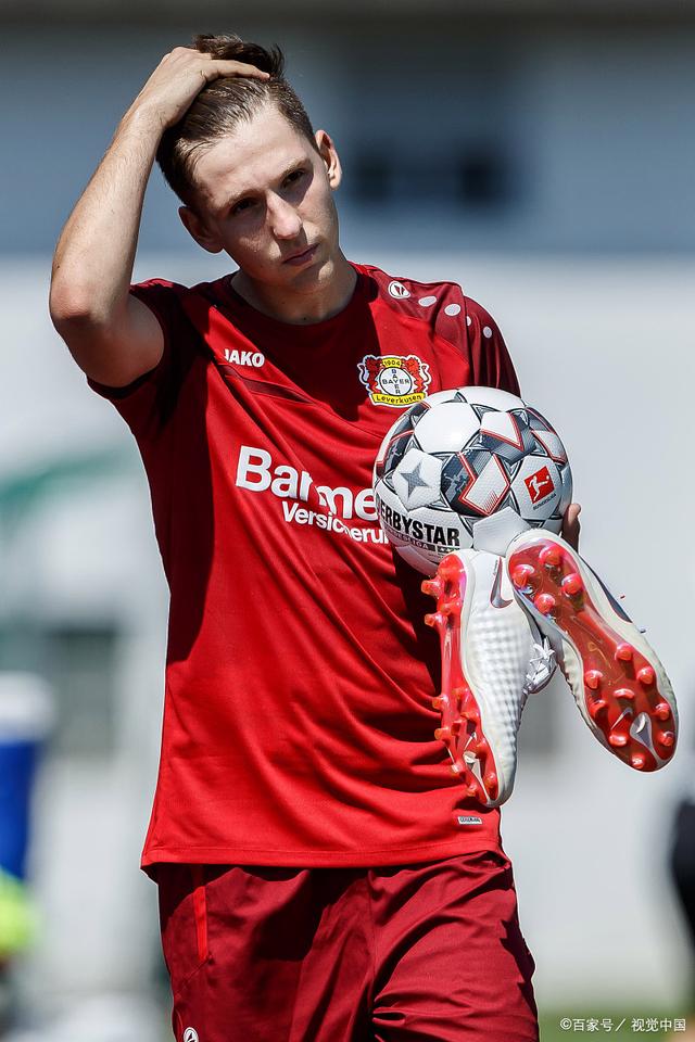 关于沃尔夫斯堡主场大胜，再现强队风采，稳坐积分榜榜首的信息