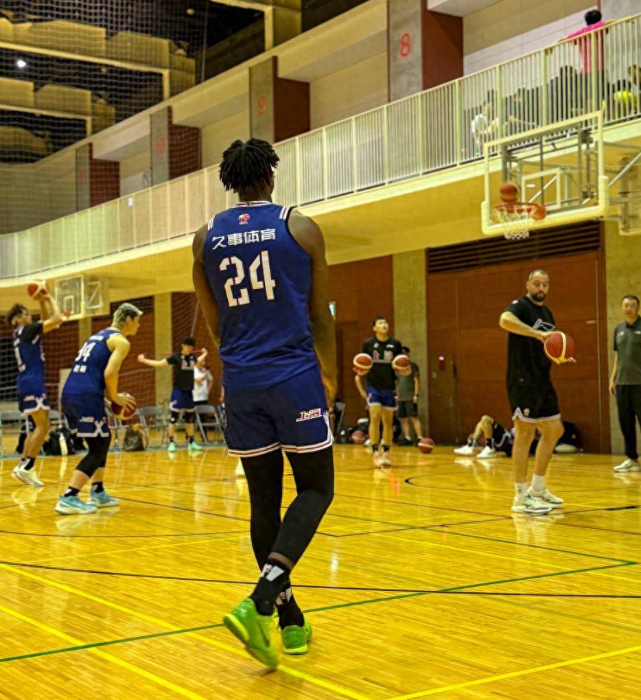 半岛体育vip注册-上海男篮发挥失常，主场不敌对手遗憾告负的简单介绍