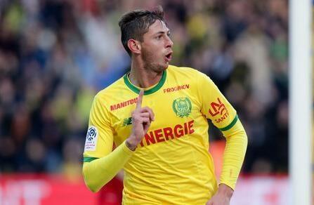 半岛体育网站入口-卡迪夫城前锋进球被判无效，引发争议的简单介绍